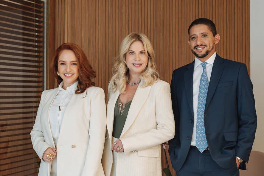 Equipe da Arrematei no escritório