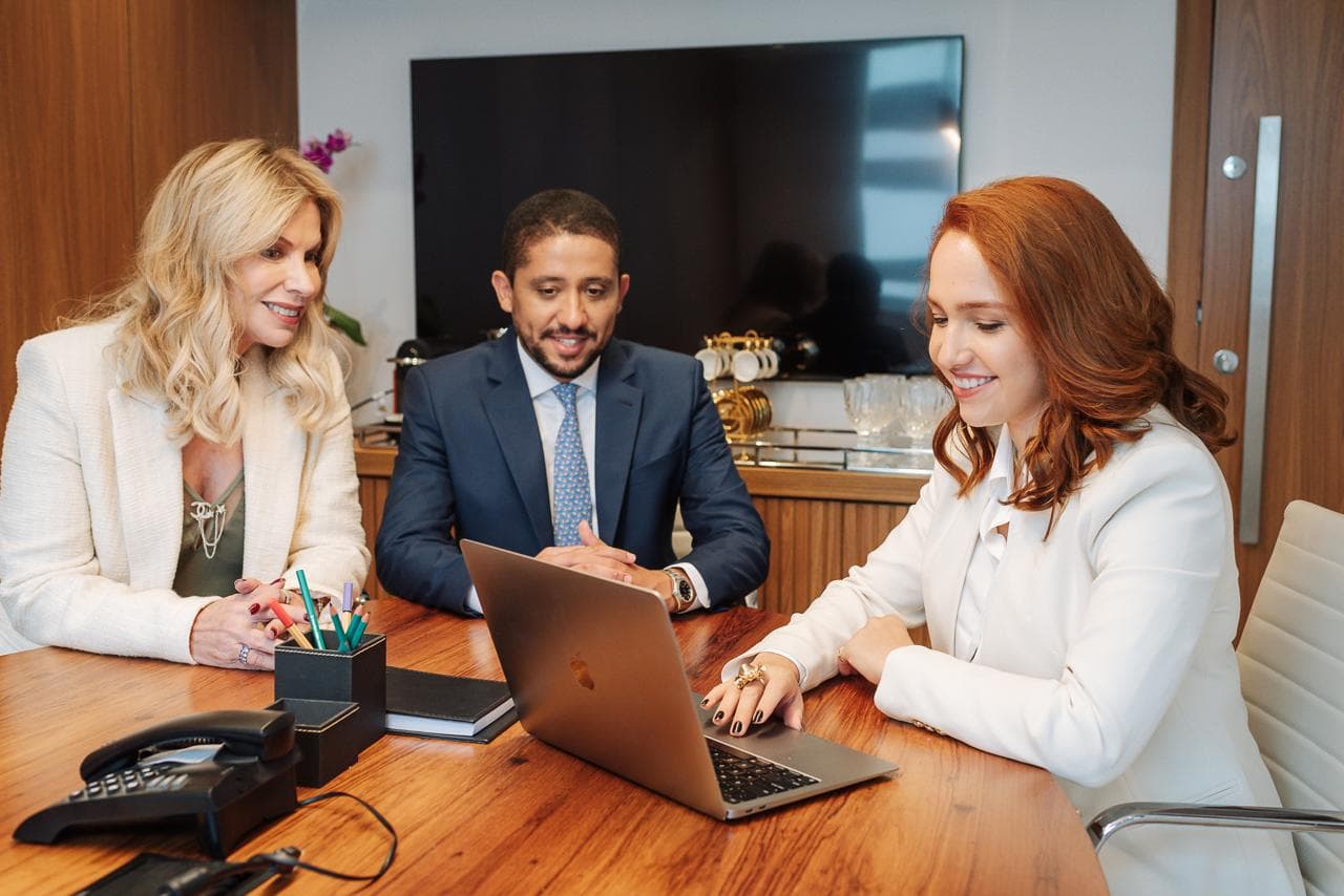 Equipe da Arrematei em atendimento